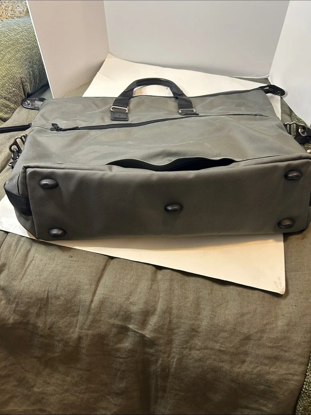 Gray Men’s Travel Duffel Bag with Dual Front Pockets